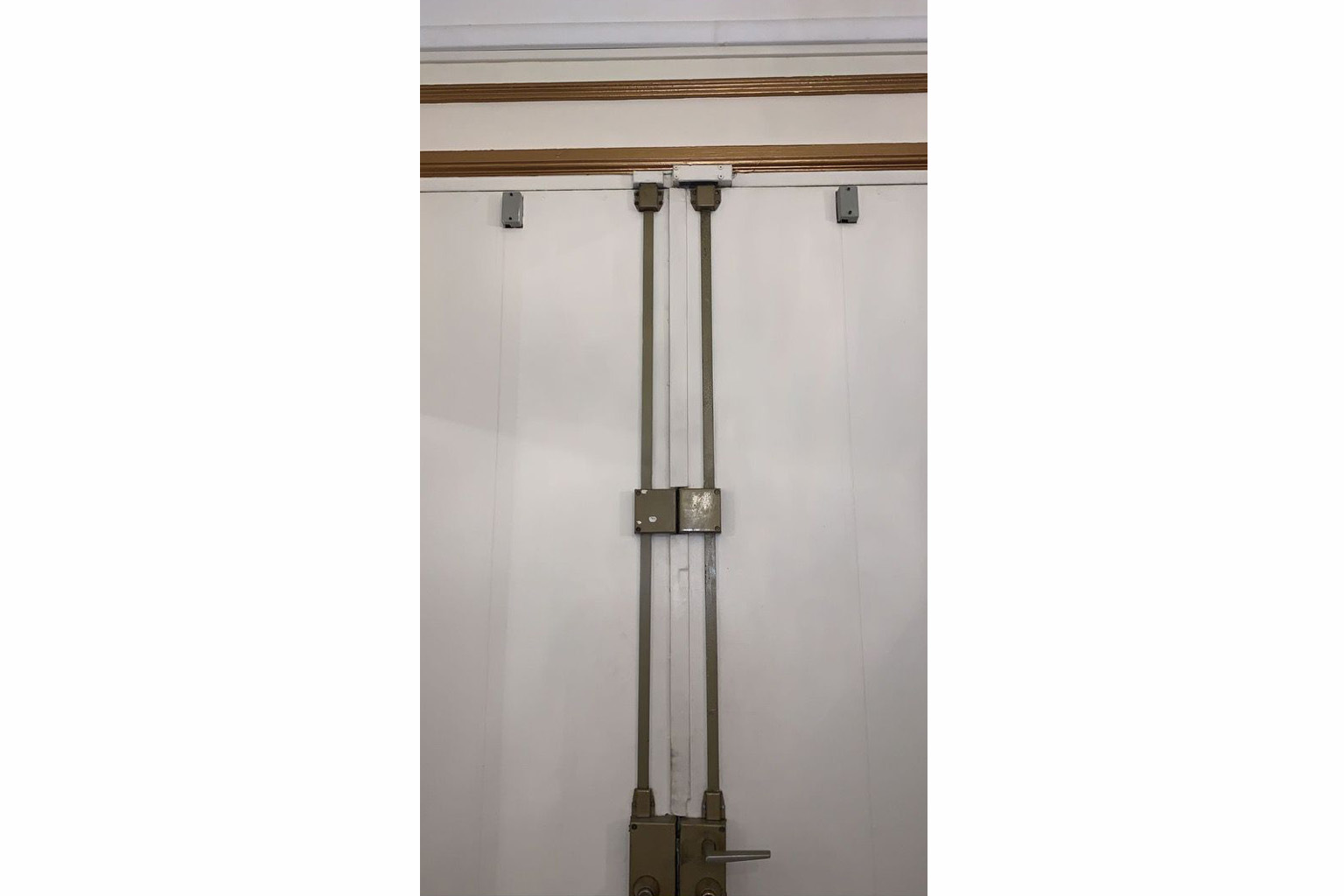 Serrure double vantaux