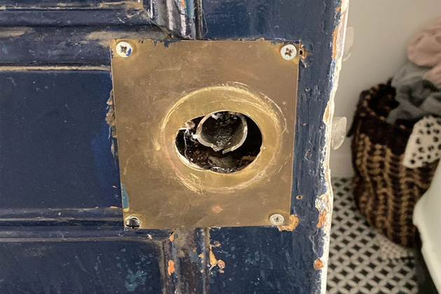 Ouverture de porte fermée à clé
