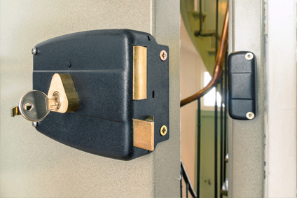 installation serrure monopoint Paris