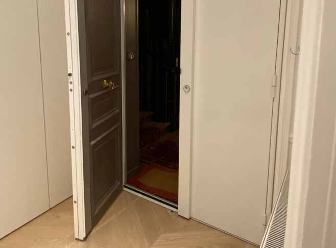Serrure carénée sur porte blindée
