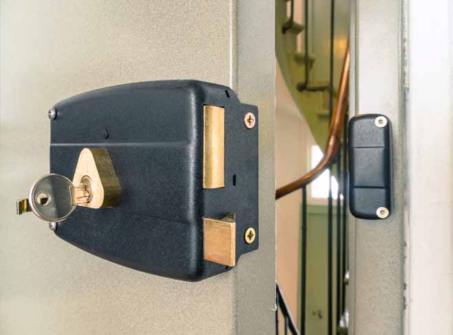 Serrure monopoint en applique