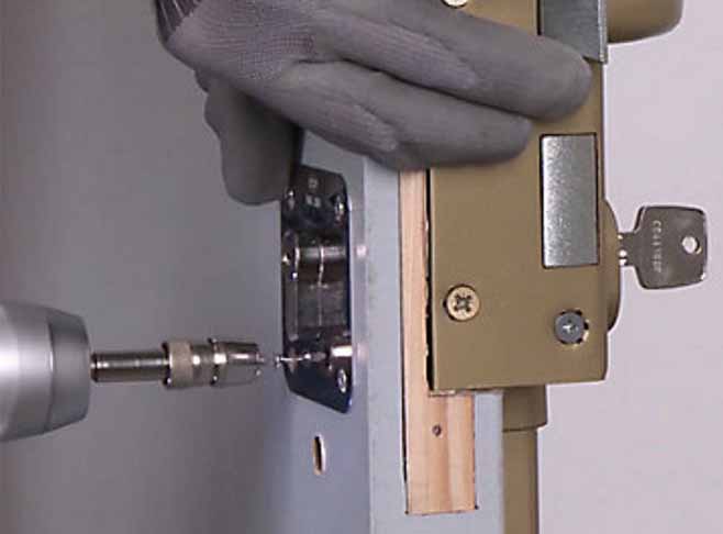 Serrure multipoints installation